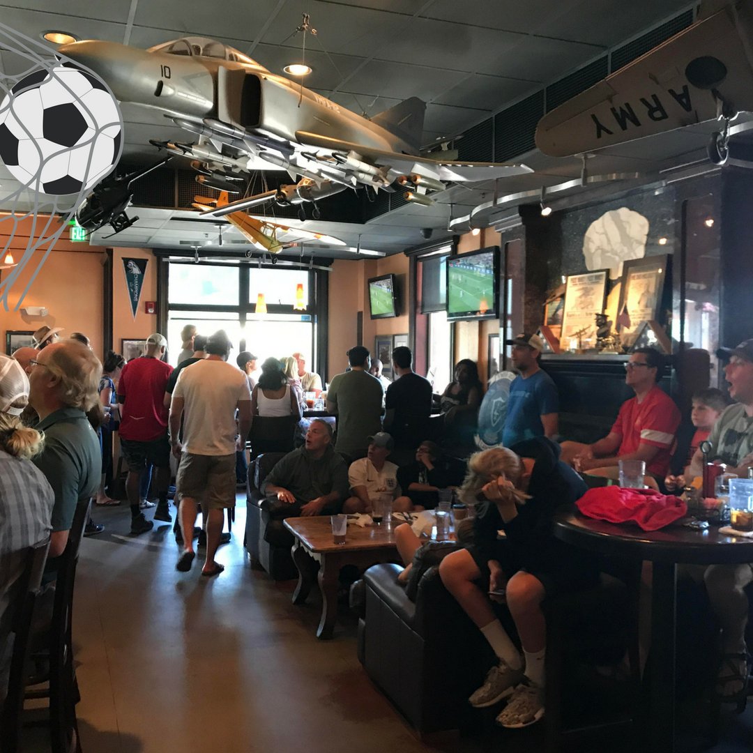 Sidewinders_WY's tweet photo. Great showing for the World Cup! It's like we were practically there. Good win France, good win!
.
.
.
#Greatshowing #WorldCup #France #Croatia #Sidewinders #Goodshow #Soccer #Tourney #Win #SportsBar #Sports #JacksonHoleSports #Jacksonhole #SoccerFan https://t.co/xesMzlY98w