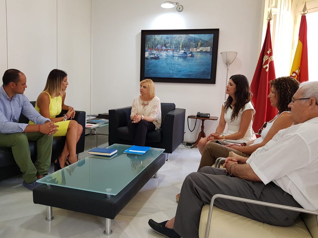 ManrubiaPerez's tweet photo. #Mañana calurosa pero muy productiva.. campaña solidaria #Comprometid@ con Cartagena por la Caridad y Reunión de trabajo con la Consejera de Familia e Igualdad de Oportunidades y su Directora General.
Trabajando para que La Unión vuelva a ser esa ciudad alucinante.. #launion https://t.co/xTXi7TXs1h