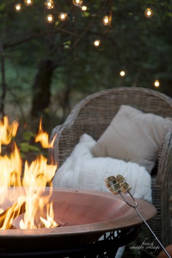 balsamhill's tweet image. Courtney of French Country Cottage shares tips for creating an outdoor fire pit party this summer season. Find out her fire pit essentials here. bit.ly/2Lt10cJ

#BalsamHill #HelloSummer #EntertainingEssentials