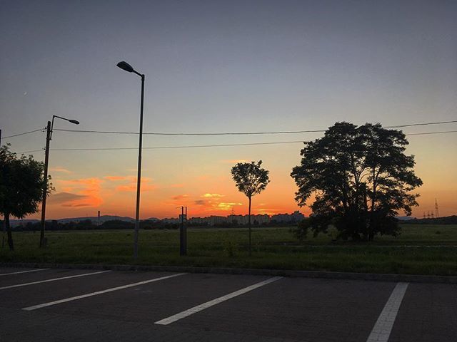 PalsHostel's tweet photo. at the end of the day at the edge of the city 🧡🌇 #budapest #sunset #liqourstore #sunday #funday #parkinglot #majorszegidűlő #palshostelandapartments #palshostel #hostellife #bigcitylife #beautiful https://t.co/st7YPLUWrR #Budapest #palshostel https://t.co/dvVL2gv59l