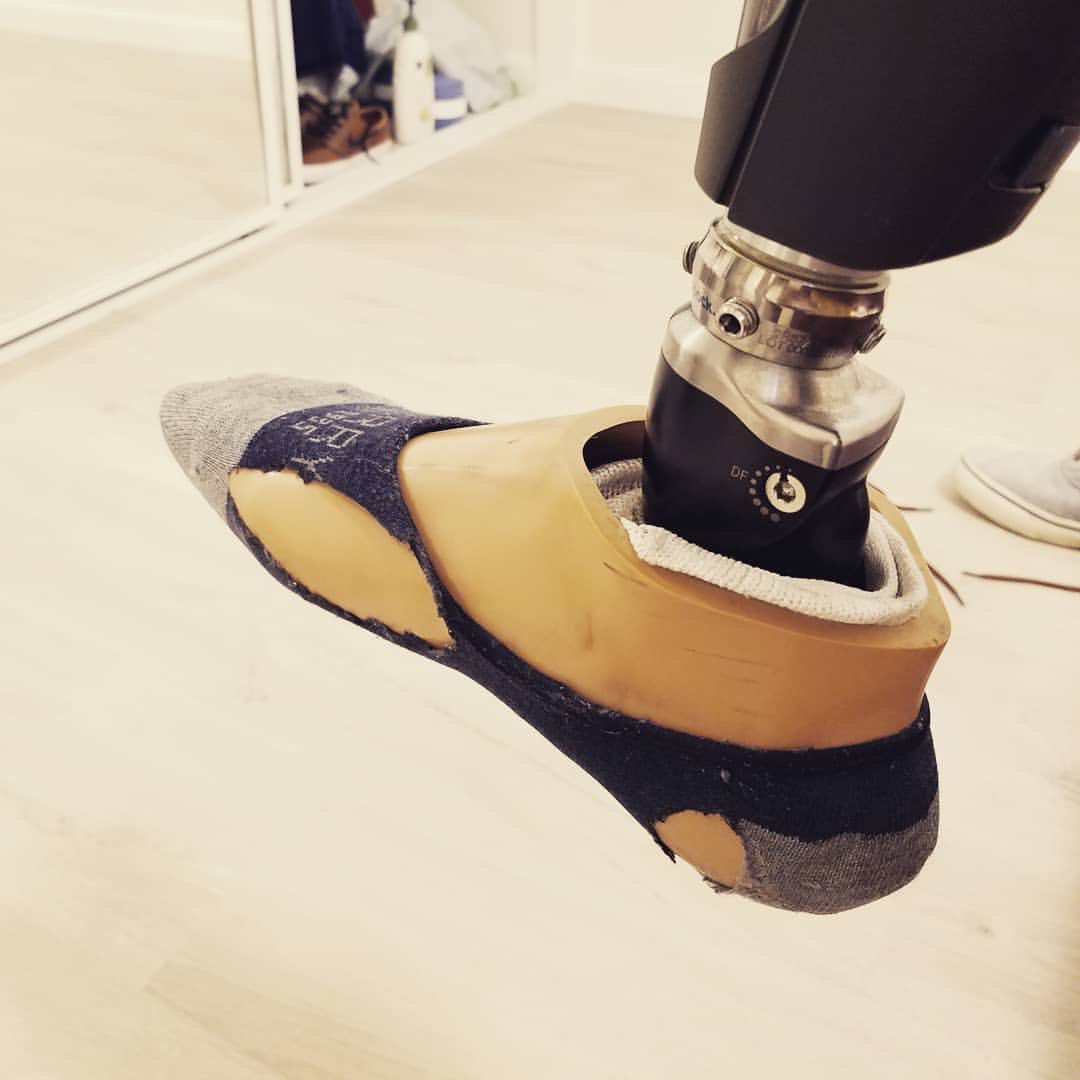 FreedomInnovate's tweet photo. The #Kinterra foot will stick with you through thick and, um, torn socks 😂
📷: JR Vigil @ocamputee (IG)
#freedominnovations #prosthetics #funny https://t.co/qM3GO08kUG