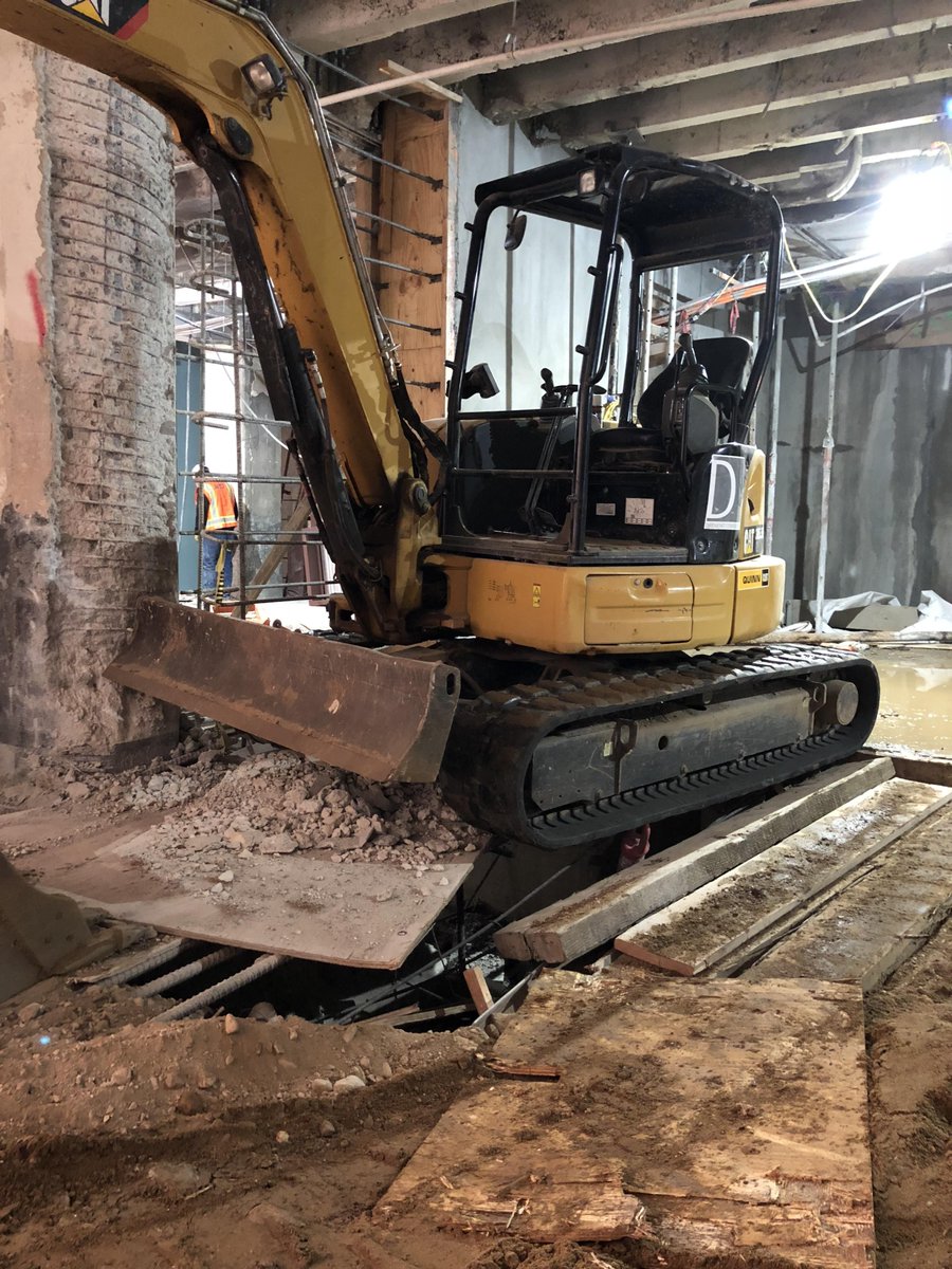 oshafail's tweet photo. 👷‍⚡️👷‍🔥🛠🔩 

#oshafail #construction #constructionfail #engineeringfail #fail #fails #constructionlife #electrician #electricianlife #electricity #forklift #safetyfirst #safety https://t.co/4o6wX6OQb8