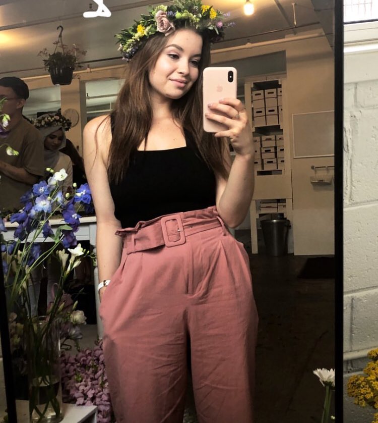 prncsmadlibs's tweet photo. Happy birthday to the most beautiful inspiring women!
@BlochJamie :)! I love that you stand up for people who forget to believe in themselves. This world needs more people like you. Beautiful inside and out https://t.co/6q4SZHziqL
