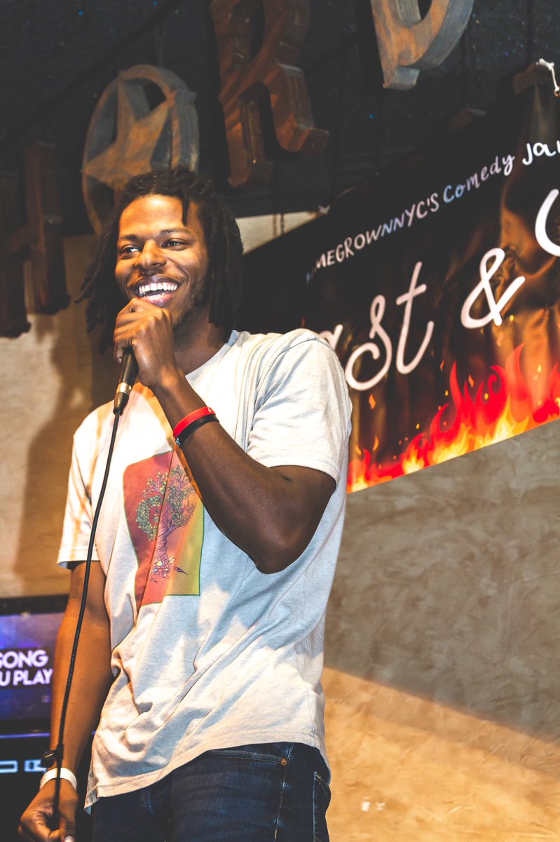 talentharris's tweet photo. me being silly at the #RoastandChill comedy jam brought to you by @homegrownnyc shot by @King_Ajna https://t.co/cMOdDNC9ar