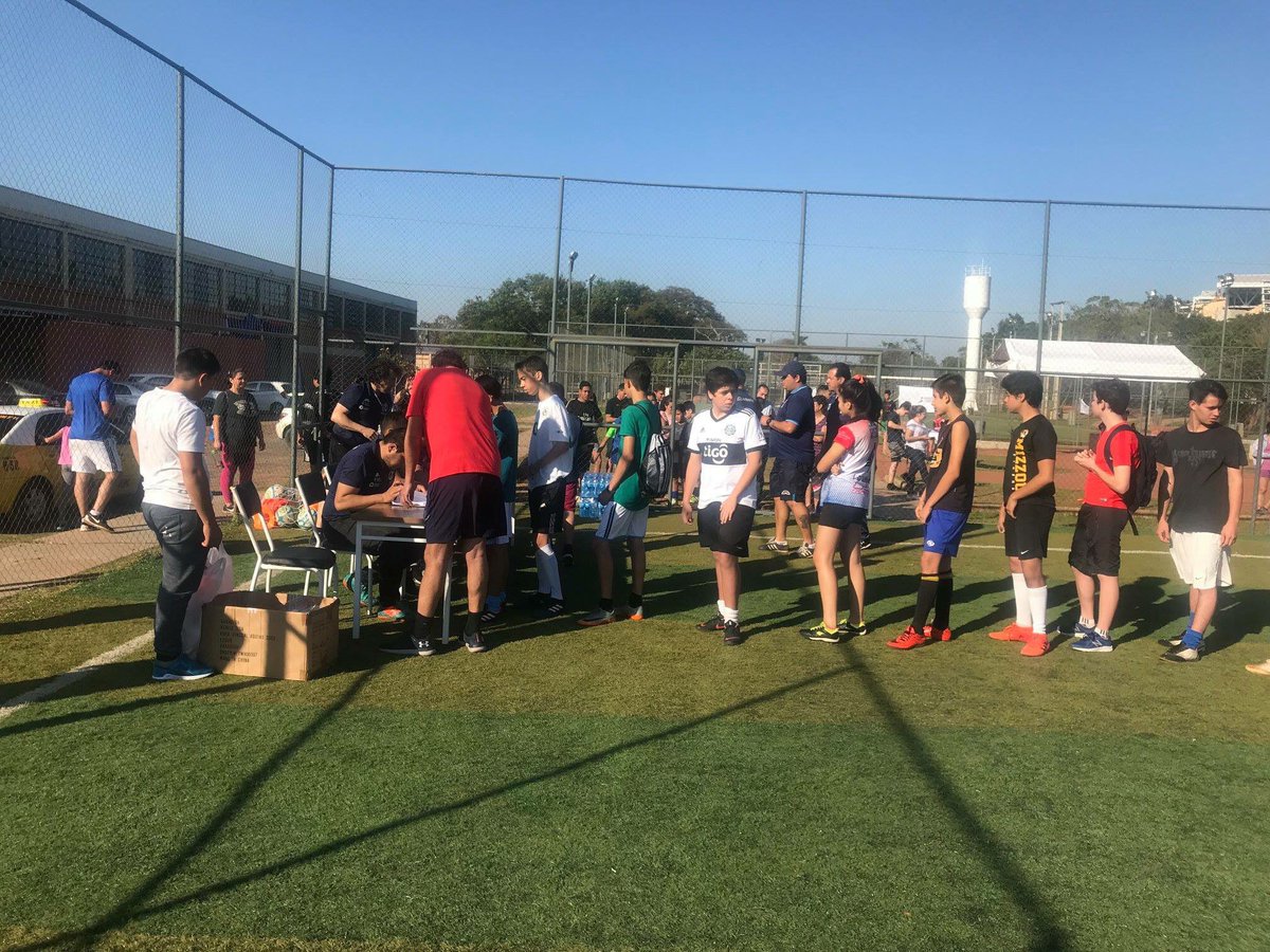 futboltotal_py's tweet photo. ¡Ayer arrancamos con el segundo grupo de la colonia de vacaciones! ⚽😊 https://t.co/sbiQYiSRu9