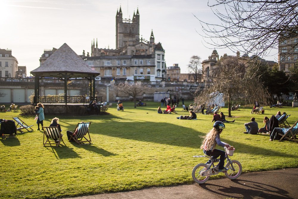 VisitBath's tweet photo. Fingers crossed this hot weather hangs around for a bit longer! 🌞
Make the most of Bath in the sunshine and read our blog post things to do, from keeping cool with @SwoonGelato, to catching rays at @bathonthebeach, and dining al fresco at @HWBath! 🍹 > https://t.co/hZWqZZrcOe https://t.co/F8GIVt9Zj7