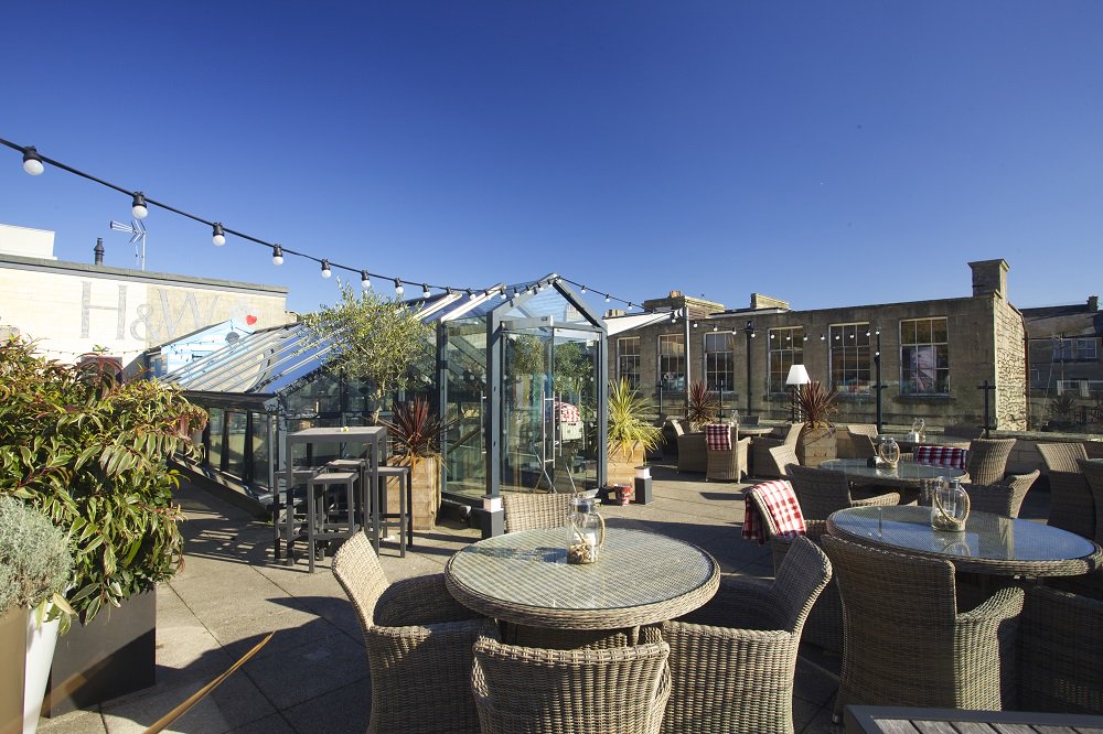 VisitBath's tweet photo. Fingers crossed this hot weather hangs around for a bit longer! 🌞
Make the most of Bath in the sunshine and read our blog post things to do, from keeping cool with @SwoonGelato, to catching rays at @bathonthebeach, and dining al fresco at @HWBath! 🍹 > https://t.co/hZWqZZrcOe https://t.co/F8GIVt9Zj7