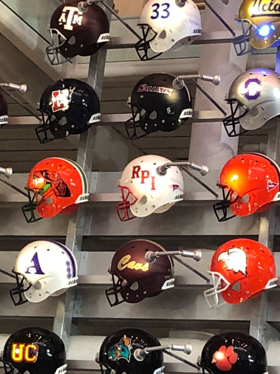 jamieseh's tweet image. At College Football Hall Of Fame &amp;amp; I spy RPI @RPIAthletics #GoEngineers Looking for Union #nystateofmind