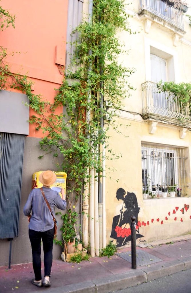 Phil_Saurel's tweet photo. Très heureux de remettre la médaille de Citoyenne d’honneur de @montpellier_ à Sylvie Léonard, suite à son ouvrage «Montpellier Street Art», véritable mise en valeur de cette facette artistique populaire contribuant fortement à l’identité de notre ville #CMMTP #DestinationCulture https://t.co/2fVPbZF8gr