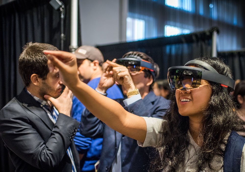 nycmedialab's tweet photo. A $10,000 funding opportunity for NYC universities! Apply today for the #XR Startup Bootcamp. Learn the lean launchpad methodology and take your startup concept to the next level. For #VR, #AR, #VoiceTech + #FutureInterfaces: https://t.co/FloqsTObxB https://t.co/Nm9AMtHLZB