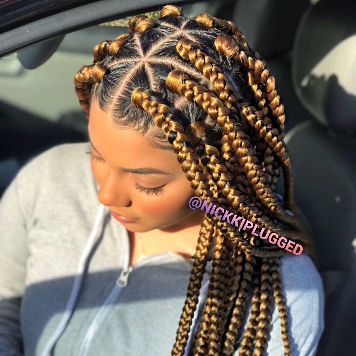 nickkiplugged's tweet photo. box braids 💎•
•
•
for more follow ( me ) @nickkiplugged •
•
•
#hairstyles #boxbraids #boxerbraids #triangleboxbraids #longbraids #hairstylebraid #redbraids #blondebraids #braidphotos #braidpattern #braidstyles #braiding https://t.co/FD1elUYatH