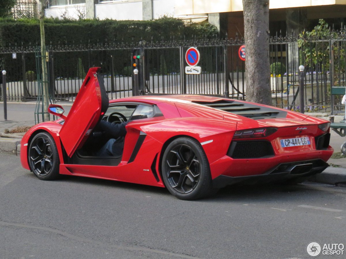 Lamborghini Aventador LP700-4 spotted in Paris! tinyurl.com/yasuyxgu