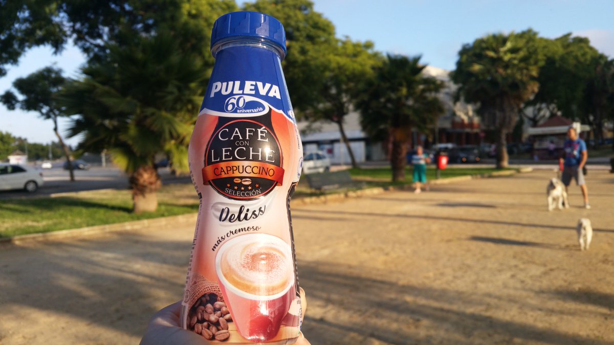 Ales_Toss's tweet photo. #PulevaCaféConLecheDeliss @puleva 
Hora de relajarme! Que mejor que con un café con leche bien fresquito y cremosito! https://t.co/lNEecZ6aVC