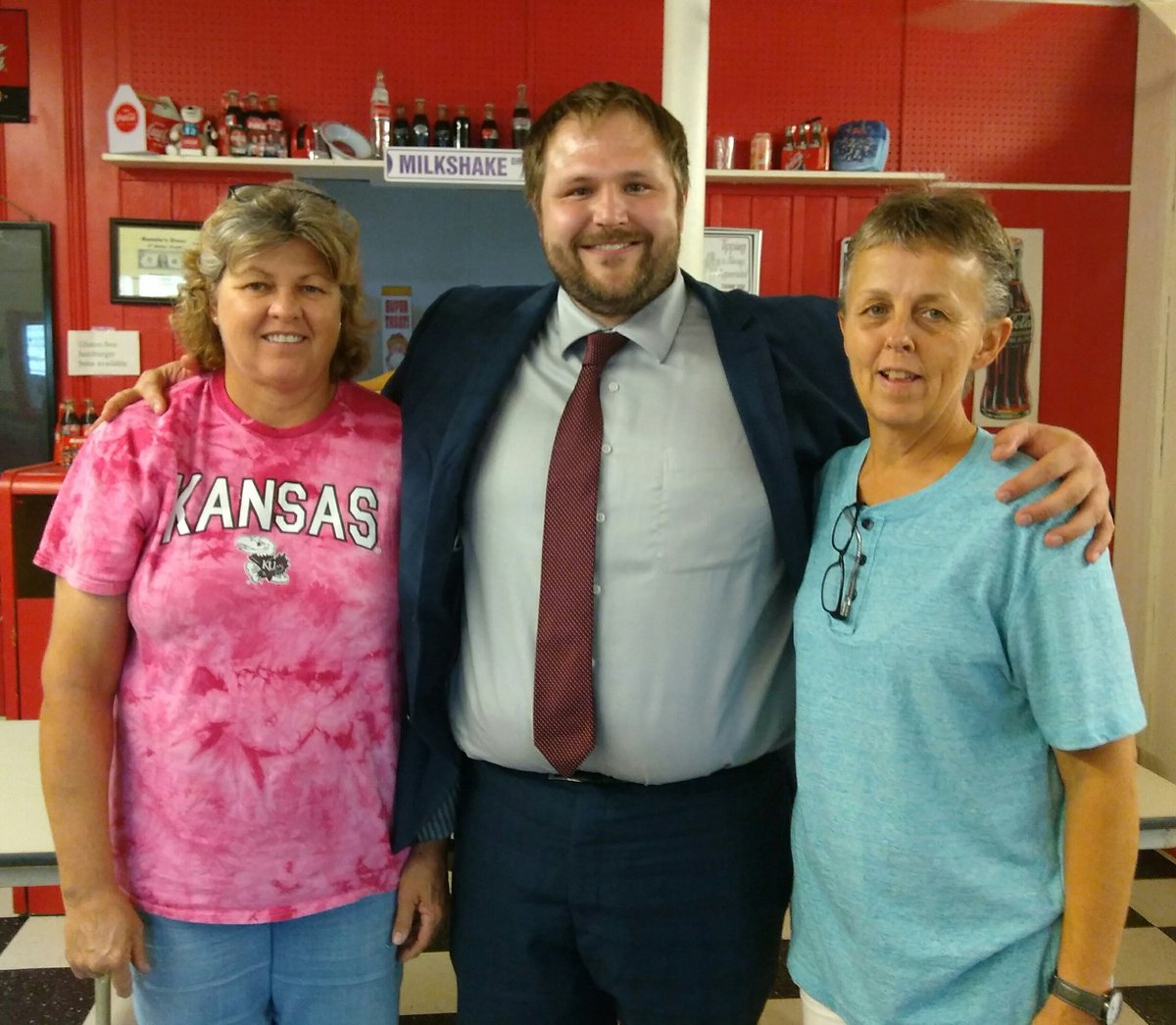 ProjectCaldwell's tweet photo. Jeff Caldwell did a phenomenal job of connecting with the people of Lincoln, Kansas yesterday at Ronnie's Diner! Glad to have a candidate that will take time to consider the small communities! #ksleg #TaxCuts #LegalizeKS @CaldwellforKS https://t.co/9EIQYMFCwr