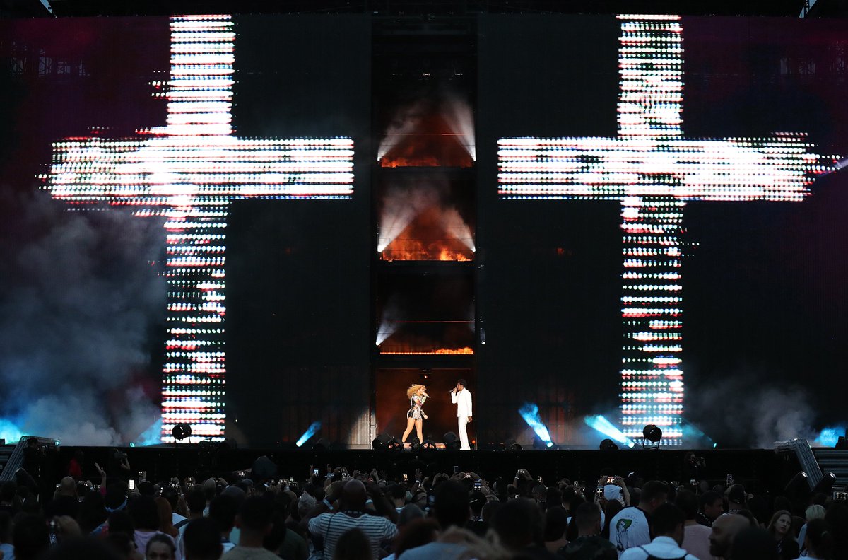 H-2 avant l’arrivée du couple de star 🤩

Cette soirée s’annonce exceptionnelle et le show incroyable ✨🔥 

Suivez le concert sur nos réseaux sociaux et en story Instagram📱

#OTRAllianzRiviera #OTRII #OTRNice #AllianzRiviera #Nice #Show