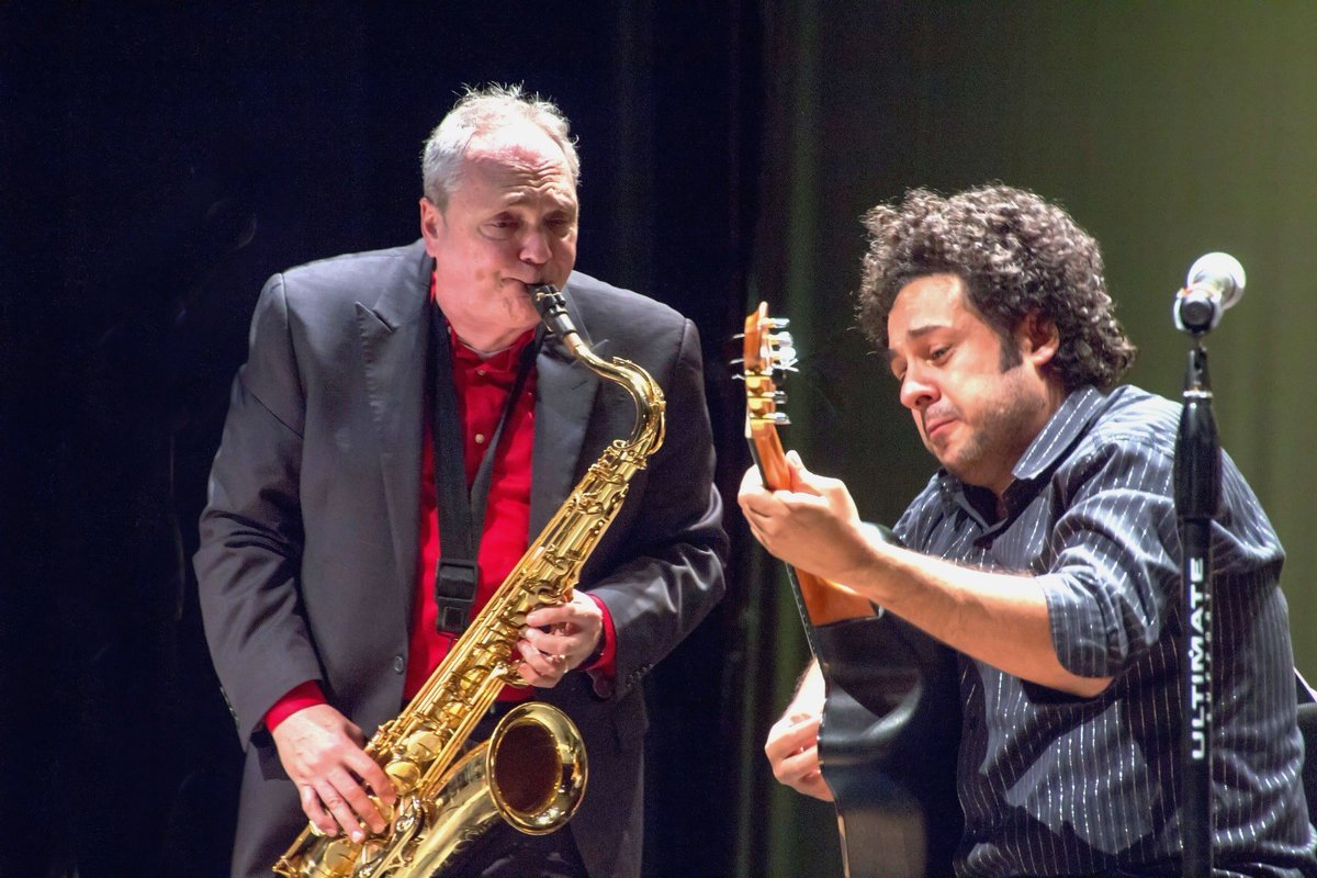 WPPresents's tweet photo. #WPSummerJazz cont. tonight 7:30PM. Hear all styles of #Jazz w/ a touch of bossa nova by the explosive duo of guitarist Diego Figueiredo & clarinetist Ken Peplowski. For tix & info: https://t.co/C6Ju0vTzFg 6:15PM Jazz on the Plaza concert feat the @RoxyCoss Trio. RAIN OR SHINE! https://t.co/c7K72Hso0T