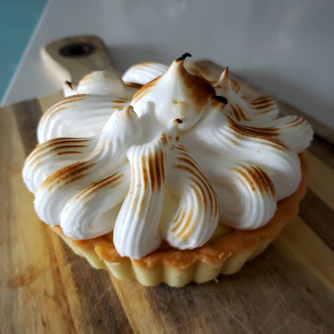 TotoEats's tweet photo. Pipping challenged. But the tart shape and taste is good...Also a little trigger happy on the torch.  Replication  #lemontart #@chefnadegeofficial @nadegetoronto @nadegetoronto #dessert #love #sun #nomnomnom #baking #filipino #foodie #coffee #espresso #saturday #yum https://t.co/kFVM36l6It