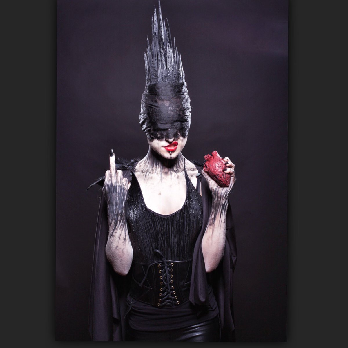 ❌✖️Mood ✖️❌
Makeup and styling and rotting heart by #nicolechilelli 

Model @nina.zepeda 

Photographer @danherrerastudio