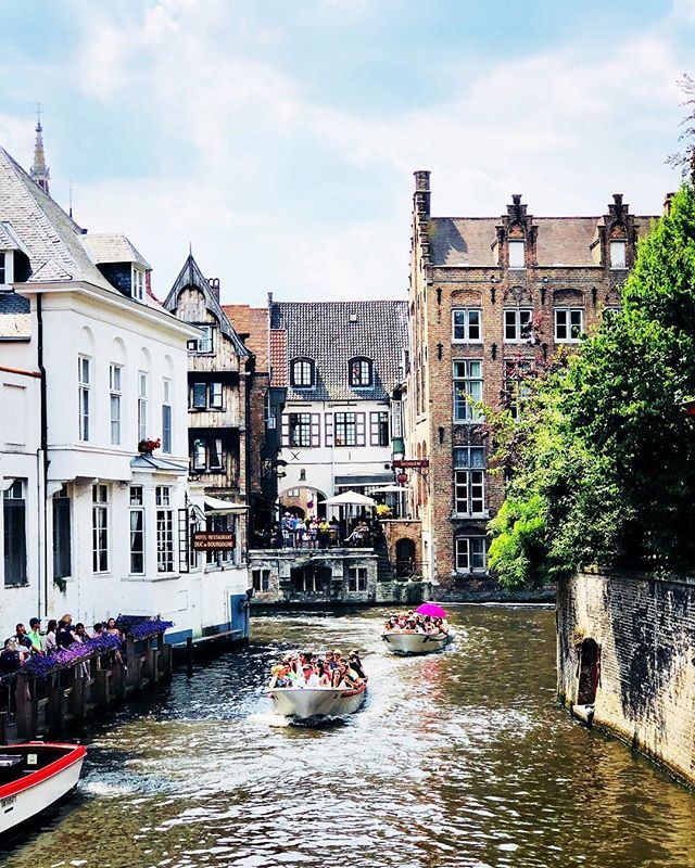 TheTravelPanda's tweet photo. After Ghent, our next destination on our trip around Belgium, was Brugge. With chocolates shops at every corner, waffle smells and beer tastings , Brugge is not a place for one on a diet 🙄😂 If so, take in the gorgeous scenery, and wander around canal… https://t.co/x6ke8brqh0 https://t.co/er9ineEFu8
