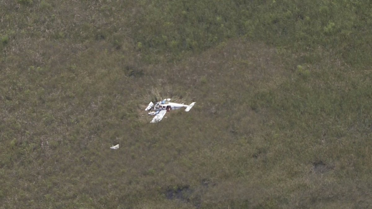 WATCH LIVE Small plane crashes in West Miami-Dade bit.ly/2L0qPo0?utm_so… https://t.co/zwP3j0gaR7
