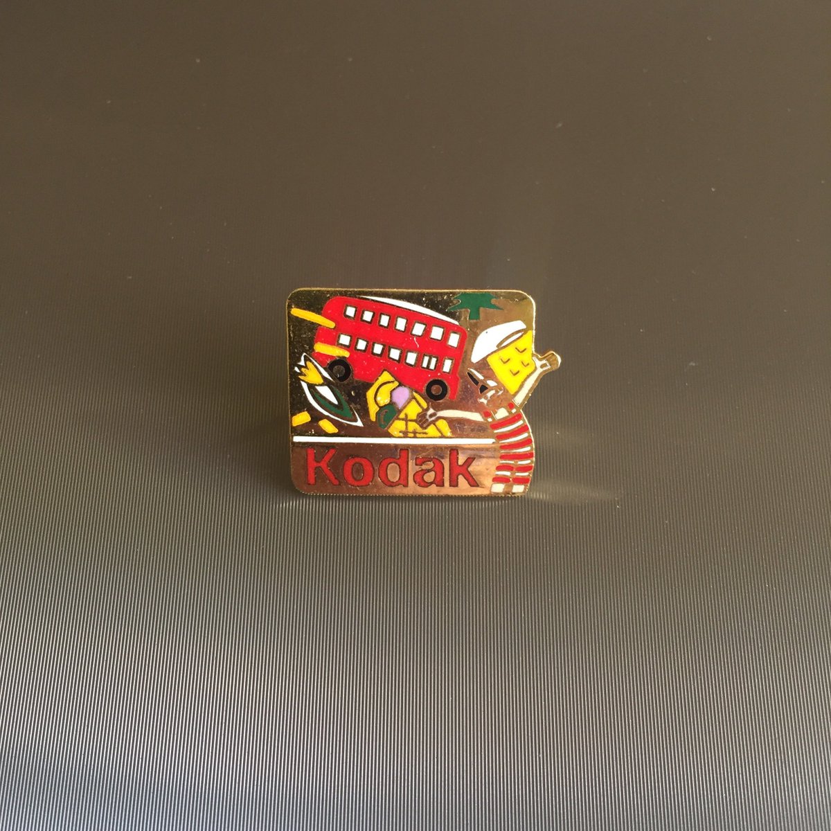 vintagepins's tweet photo. Vintage Kodak Pin Badge in my #etsy shop: London Bus Badges, London Brooches https://t.co/g30vYZFnkM #jewellery #gold #traveltransportation #red #kodakpins #londonbadges #londonpins #kodaklapelpins #cameragift https://t.co/1rQInQEG1Q