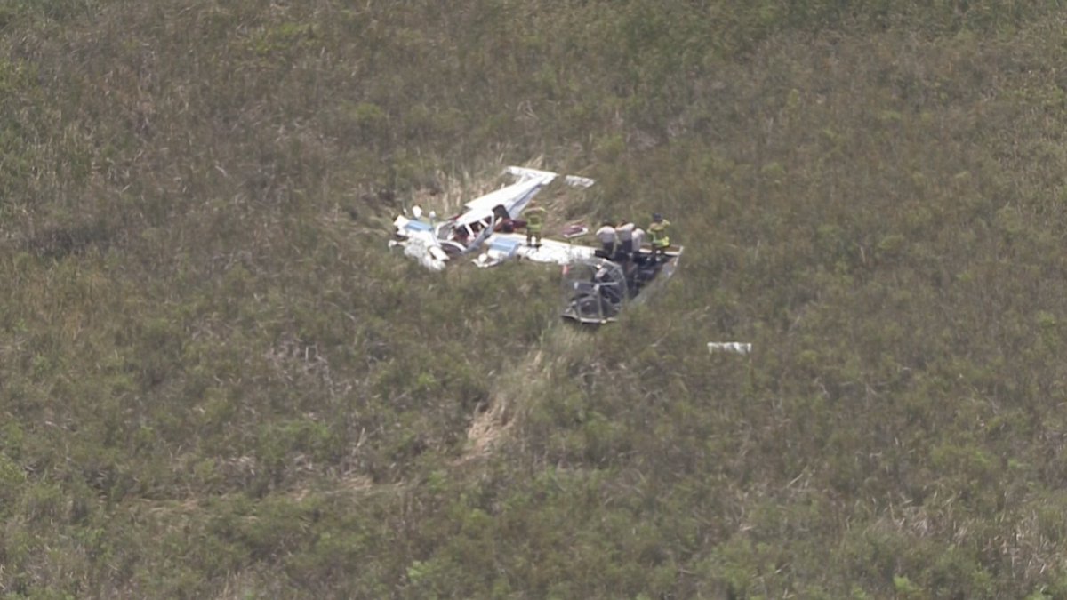 #UPDATE Officials confirm 2 planes collided and crashed in Everglades. bit.ly/2L0qPo0?utm_so… https://t.co/dKAwhXR26w