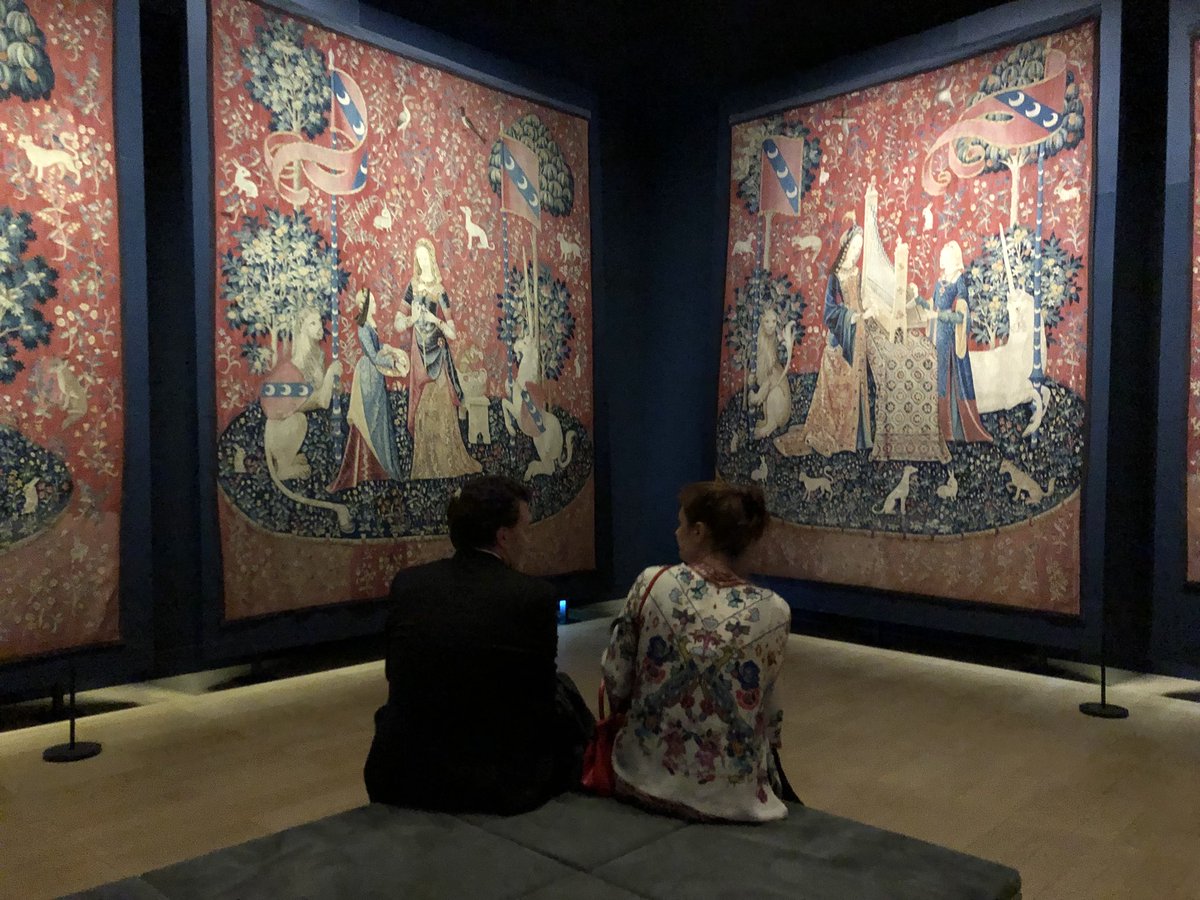 museecluny's tweet photo. Moment privilégié avec #LaDameALaLicorne ... https://t.co/ipCpYwRyXj