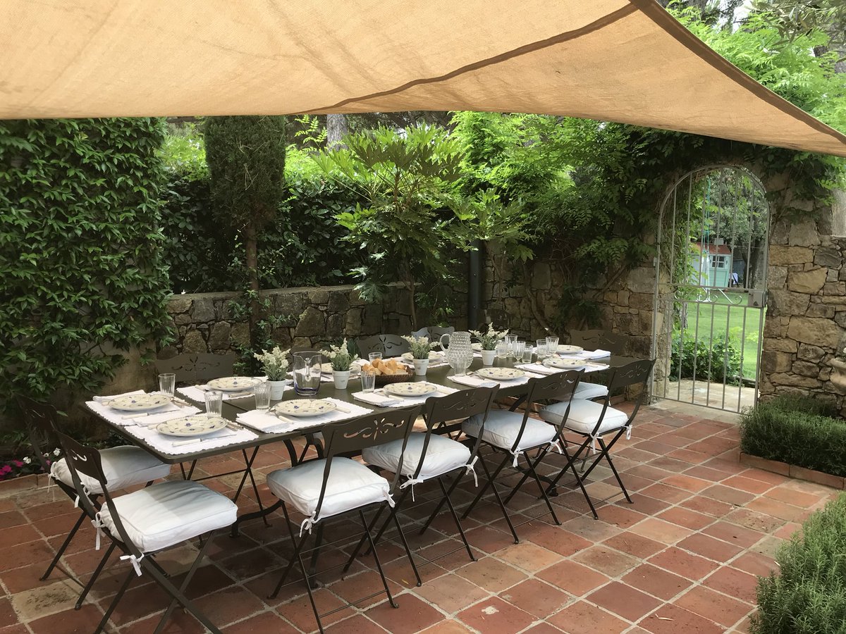 simonChef99's tweet image. Outside dining in St Tropez. My favourite kind of job