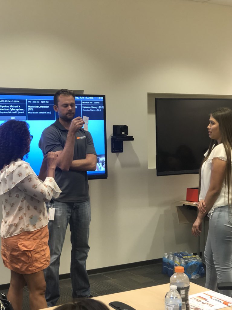 blonxie13's tweet image. We don’t clerk at Boost... we SELL!! 💁🏻‍♀️ #GURUS #PlatinimSelling #FlashCardGame #RolePlays @Dk1team1dream #SouthWest #SoCal