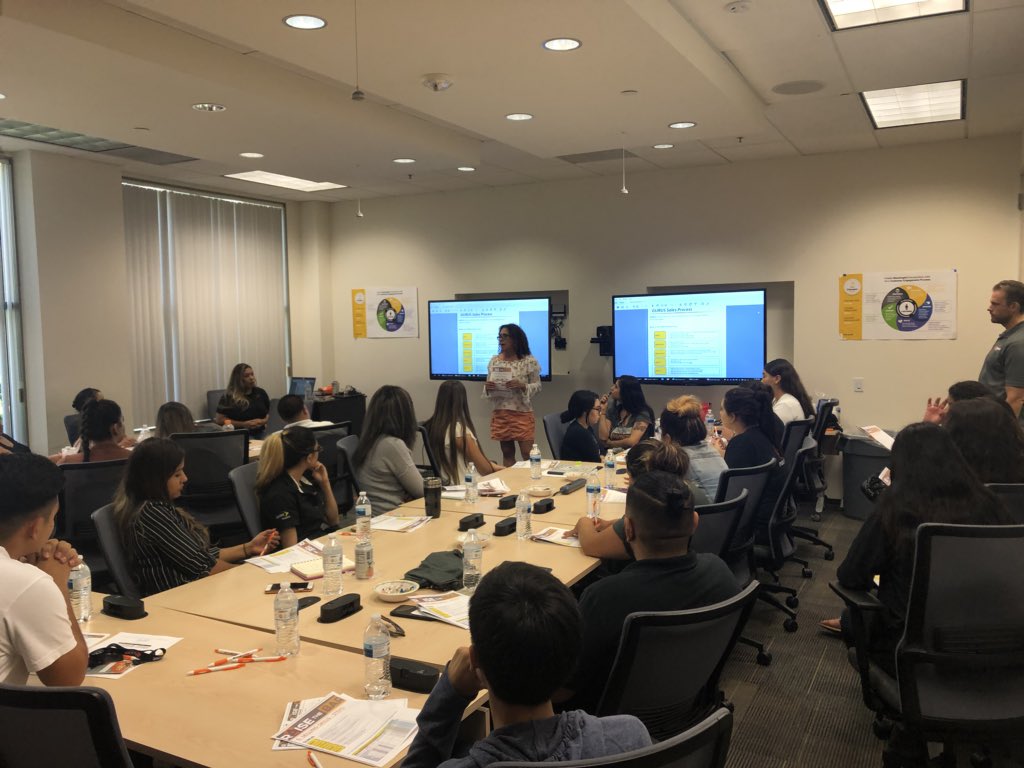 blonxie13's tweet image. We don’t clerk at Boost... we SELL!! 💁🏻‍♀️ #GURUS #PlatinimSelling #FlashCardGame #RolePlays @Dk1team1dream #SouthWest #SoCal