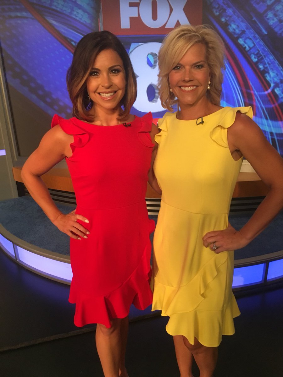TracyMcCool's tweet image. Great minds think alike. #samedress #differentcolor