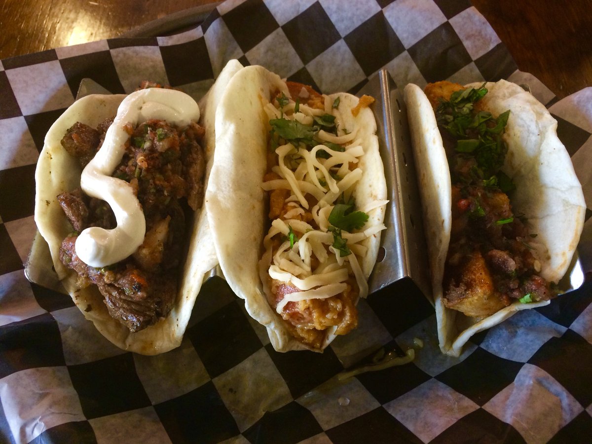 snaxgastrobar's tweet photo. It’s #TacoTuesday and we’re hangin’ with @tacocircus tonight! 🌮🤹‍♀️

🌮 Flank Steak 
🌮 Fried Tofu
🌮 Andouille
🍅 All topped with Roasted Tomato Salsa
🍹 $5 Margaritas https://t.co/vY49d9umK9