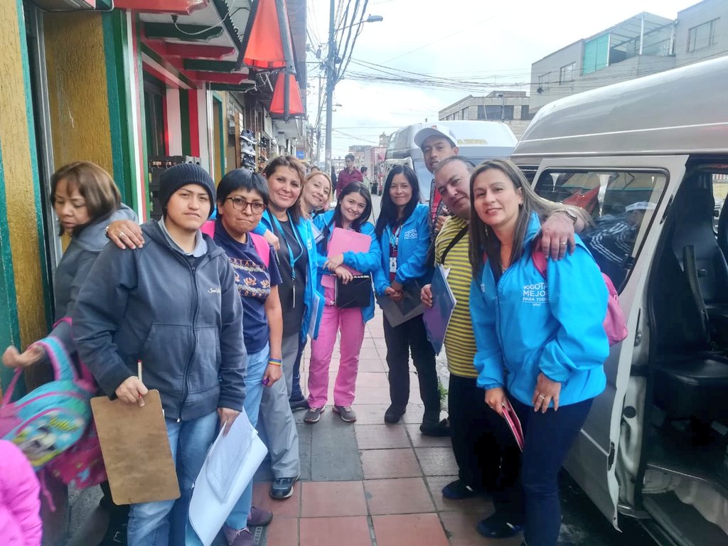 BogotaParticipa's tweet photo. Iniciamos recorrido por la localidad de Puente Aranda con la @MesaLGBT y @SubRedSurOcci  con el fin de socializar el proceso electoral del Consejo Consultivo y la invitación a participar de la Mesa LGBT #LaDiferenciaNosUne https://t.co/tKPiinzzzn