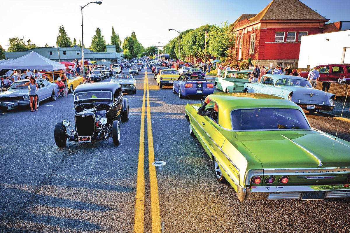 Vancouver_USA's tweet photo. Who’s ready to #CruiseTheCouve? Watch more than 1,000 classic cars and hot rods drive up and down Main Street in #VanWA. 🏎️ https://t.co/BmdyMBRskI #DiscoverVanUSA https://t.co/KUH3lpqYQf