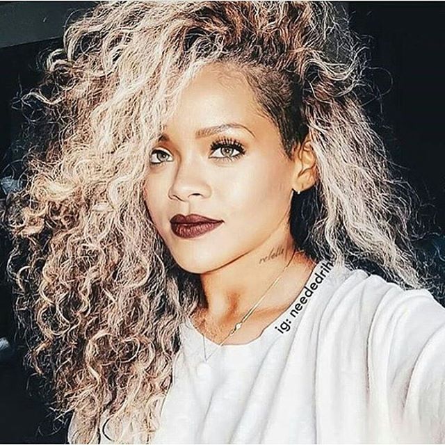World Music Awards On Twitter Rihanna Debutes Long Blonde Hair