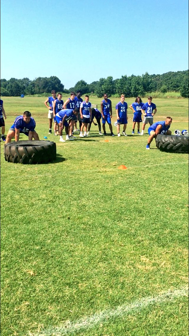 TheJoeyHawkins's tweet photo. #HereWeG0™️
#COC™️
U know what 2moro is......#CompetionWednesday!
#Hunt2Eat™️
#GetYo4sUp™️ https://t.co/rfccU9xEap