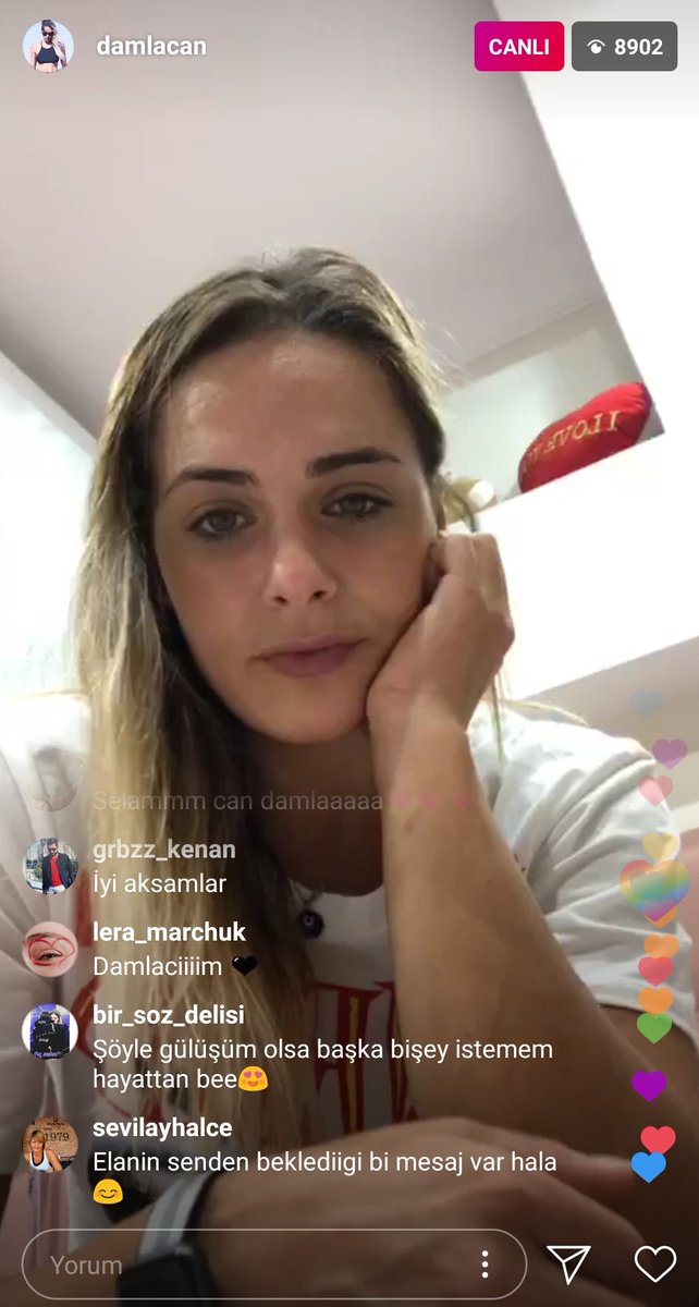 esspuma's tweet photo. Güya finalist olan yayın yapacağını 1 saat önceden haber verir ve yayınına 1000 kişi gelir 
Damla haber vermeden yayın yapar 8000 - 9000 kişi gelir. 
(Anıl ve Murat bağlanmadan önceki rakamlardır)
Söyleyeceklerim bu kadar... 
İyi geceler 🤙
#DamlaCan #Survivor2018 https://t.co/cNnyzfj20L