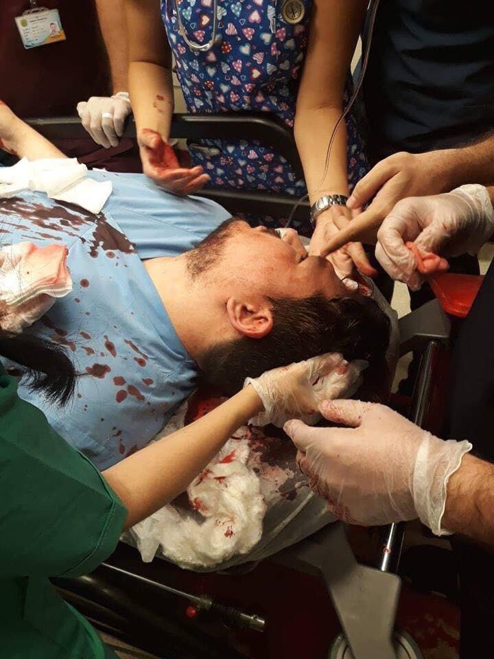 #artıkyeter Can kurtarmaya çalışan bir hekimin canına kastetmek terörizm değil de nedir ? Sağlıkta şiddet terörüne ne zaman çözüm üretilecek ? Bu görüntüler içinizi sızlatmıyor mu ?