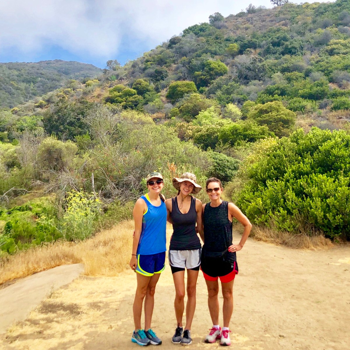 sldsass's tweet photo. Hiking, hiking, &amp; morning hiking = #obsessed 🌞🌳❤️👍 #family #hiking #hike #nature #zen #summer #smile #family #mom #daughter #sisters #losangeles #fit #fitfam #fitness #workout #sweat #epic #beautiful #pretty #girlpower #zen #athletic #trainhard https://t.co/TqPix9qHBo