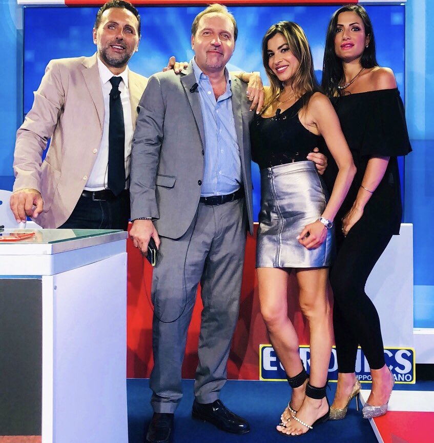 Katia_vitale's tweet photo. Ci vediamo tra poco!
GoalShow Estate ✌️ CalcioMercato&Ritiro
Ore 22.30 Televomero (canale 11)
⚽️ #sscnapoli #ritiroemercato #Dimaro2018 #GoalShowEstate #juventus #cristianoronaldo @cristiano #seguiteci #ritiro #mercato #work #tv #sscnapoli #verdi #Ancelotti @GifGifuni https://t.co/mAJFqttEq6
