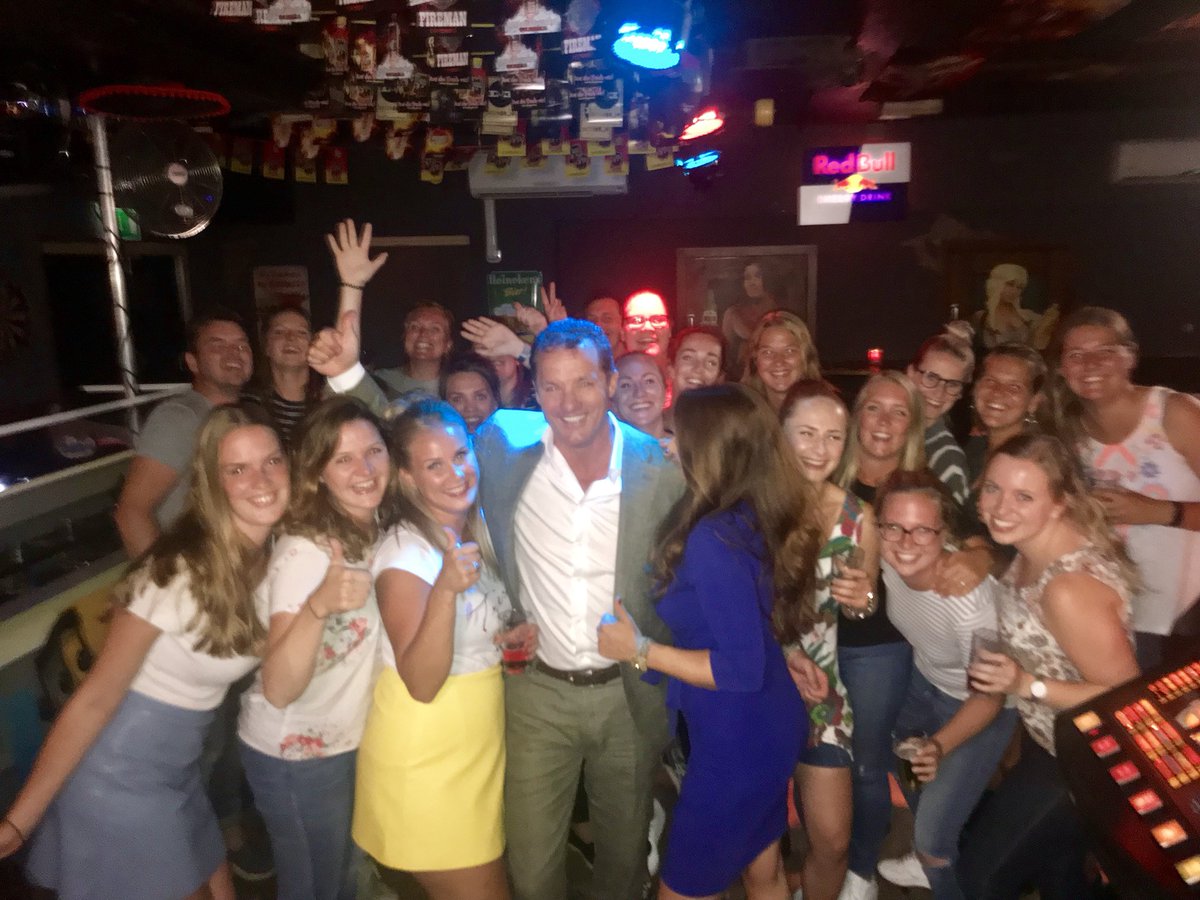 JohndeBever's tweet photo. Wat wil ik dit nummer graag met jullie delen! Ik heb me er toch een goed gevoel over!!! De nieuwe single komt eraan!!! Vandaag Clipopnames!... Wie is toch die mysterieuze brunette?... https://t.co/jz0a67LcTW