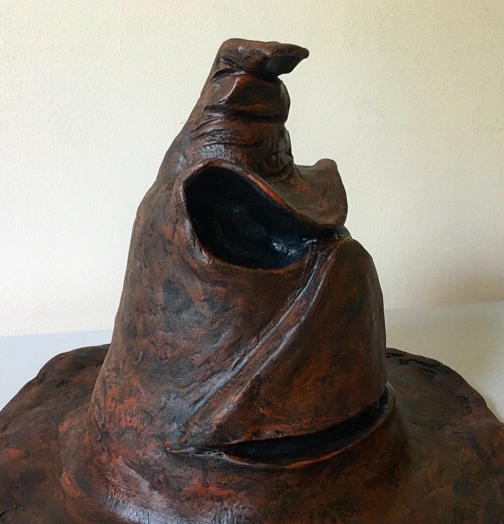 littlelessnorm's tweet photo. Sorting Hat Inspired Sculpture.
Which house do you belong to? Am a proud Hufflepuff myself
#littlelessnormal #craftblogger #socrafty #handsculpted #sortinghat #harrypottercrafts #harrypotter #griffindor #sliverin #hufflepuff #ravenclaw #hufflepuffpride #housepride #hogwarts https://t.co/4YVyQpXsZz