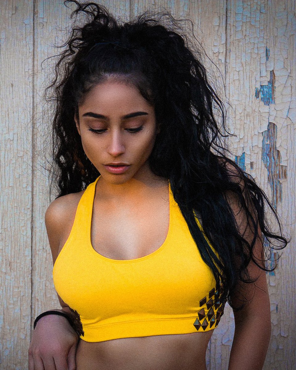BE COOL HONEY BUNNY🍯
Follow #krystallpoppin on IG! ►instagram.com/krystallpoppin
