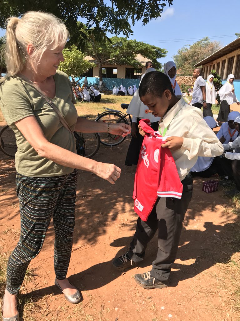 WHSZanzibar's tweet photo. Sometimes it‘s the most simple things that are the most heart warming #whoworeitbetter https://t.co/iXKBPwVRCg