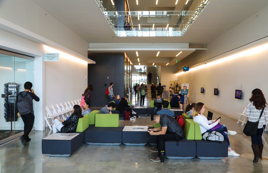 MDCollege's tweet photo. Beginning Saturday, Aug. 4, we will extend info center hours and offer on-site registration on Saturdays from 8 a.m. – noon, until Sept. 8. Students can meet with advisors, register for classes, explore financial aid options, and pay tuition. Fall semester begins Aug. 27. #beMDC https://t.co/ms09DW18nB