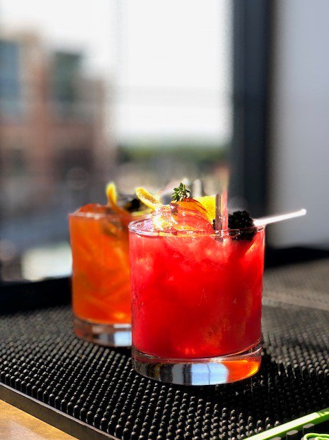 TaverneInTheSky's tweet photo. Take in the heat with our Summer Smash cocktail or our very own KOHLER Dark Chocolate Brandy Old Fashioned. #LodgeKohler https://t.co/u9iJL9zPhI