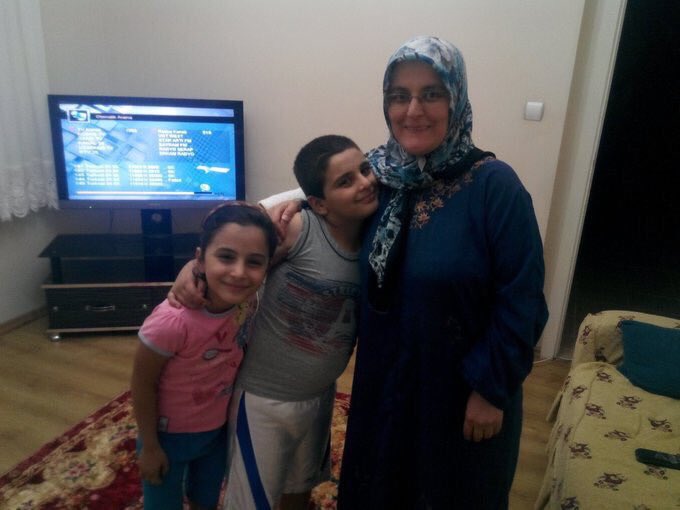 limataha23's tweet photo. HİÇ OLMAZSA HASTA ANNEM TUTUKSUZ YARGILANSIN 

Babam (Tahir çapkur)690 gündür Elazığ cezaevinde ( 12 yıl ceza aldı,  pankreasının yarısı yok) 

Annem(Figen Çapkur) Şeker Hastası.  180 gündür Adıyamanda tutuklu. https://t.co/DMHRy2XeAn