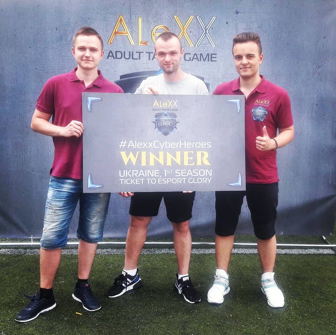 labotryas's tweet photo. Рад был встретиться с v1lat, ForlanFS и Максом Бобром на гранд-финале реалити-шоу AlexX Cyber Heroes 🤘 https://t.co/Z8tFbXxc5W