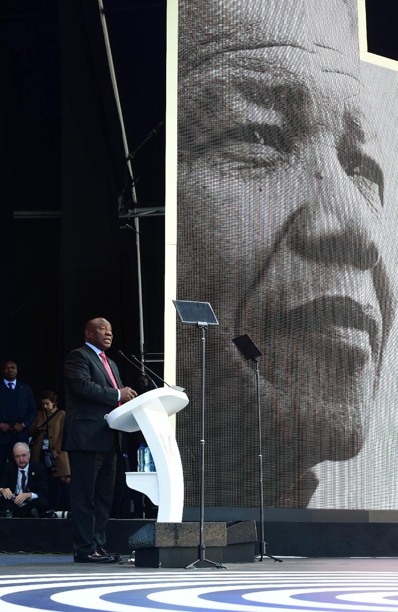 SAgovnews's tweet photo. [PICS] #MandelaLecture #NMAL2018 #ObamaInSA #Mandela100 @PresidencyZA @CyrilRamaphosa https://t.co/GeuohyLL8x