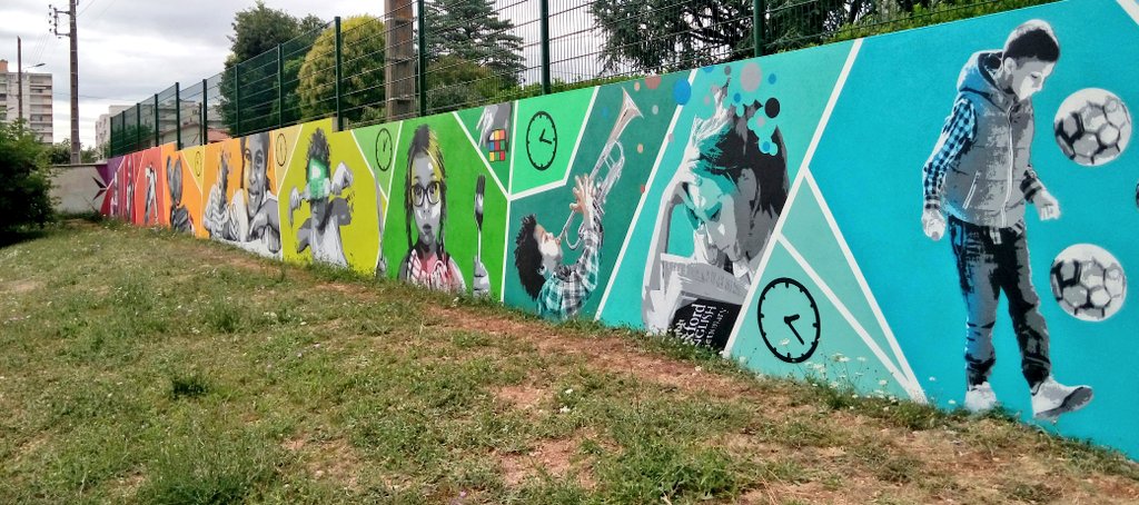 JeanZayNiort's tweet photo. La #fresque murale projet @REPNiort @JeanZayNiort #grandirEnsemble achevée, travail des 250 élèves de 6e et Cm2 #Niort @DSDEN79 @DeuxSevres Une œuvre financée @MGEN79 @NiortAgglo #caf @Prefet79 pour matérialiser l'esprit et le vivre ensemble " jean Zay"
https://t.co/EoEMFFrubs https://t.co/MMMXI6SjVM